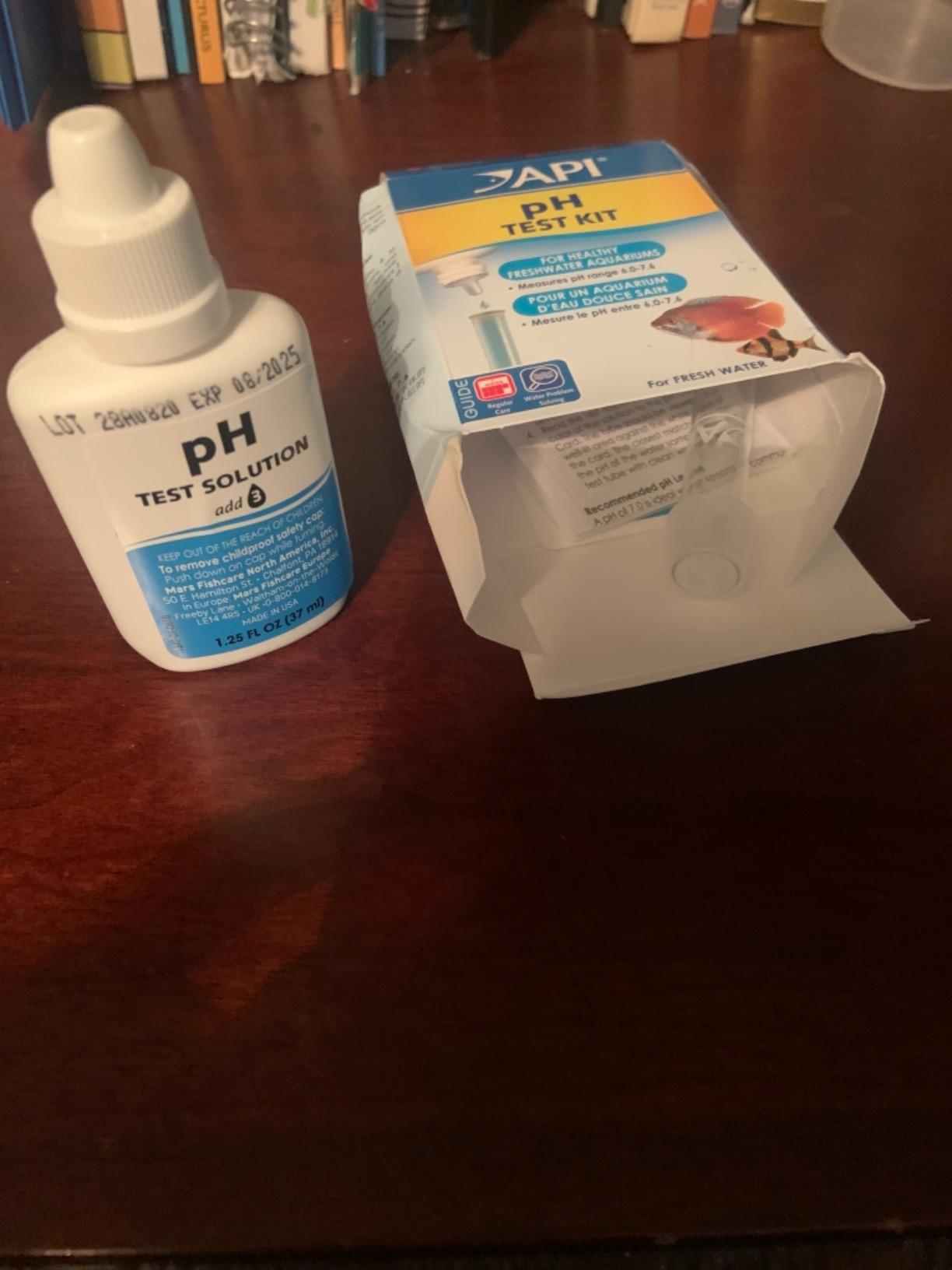 API PH TEST KIT 250-Test Freshwater Aquarium Water pH Test Kit, 4 Piece Set customer photo 1