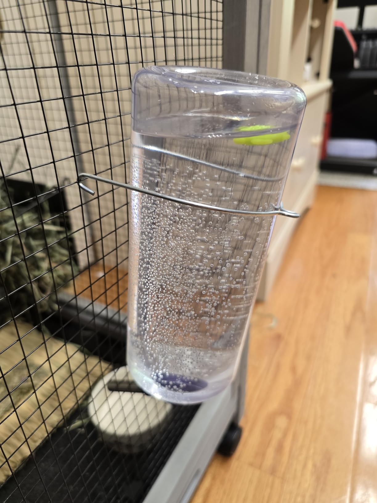 Lixit Weather Resistant Cage Water Bottles for Rabbits, Ferrets, Guinea Pigs Hamsters and Other Small Animals. (32-Ounce) customer photo 2