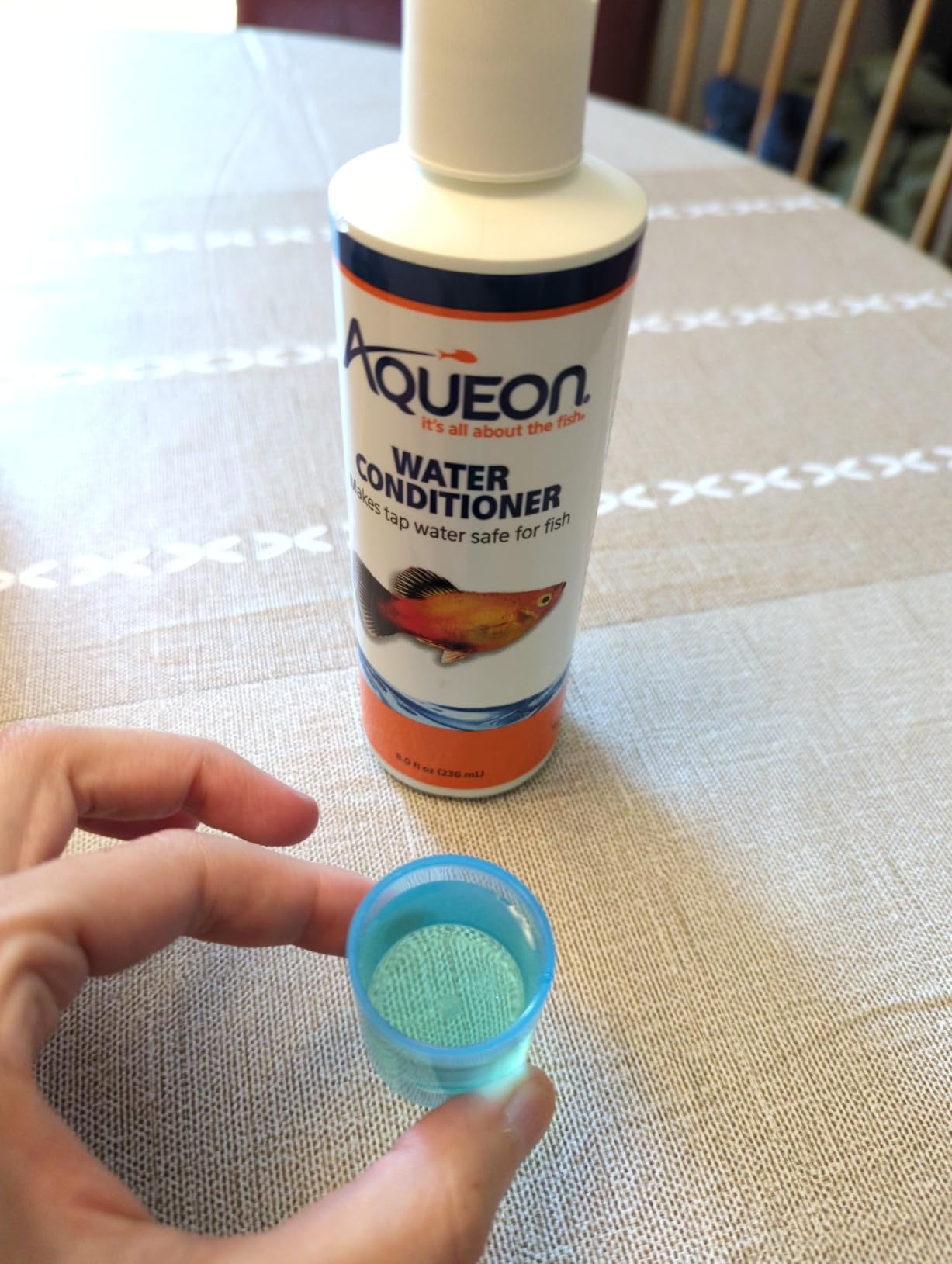 Aqueon Fish Tank Water Conditioner Bottle, 16 Oz | Water conditioner for aquarium tank, neutralizes chlorine and chloramines in tap water; dosage cap included customer photo 2