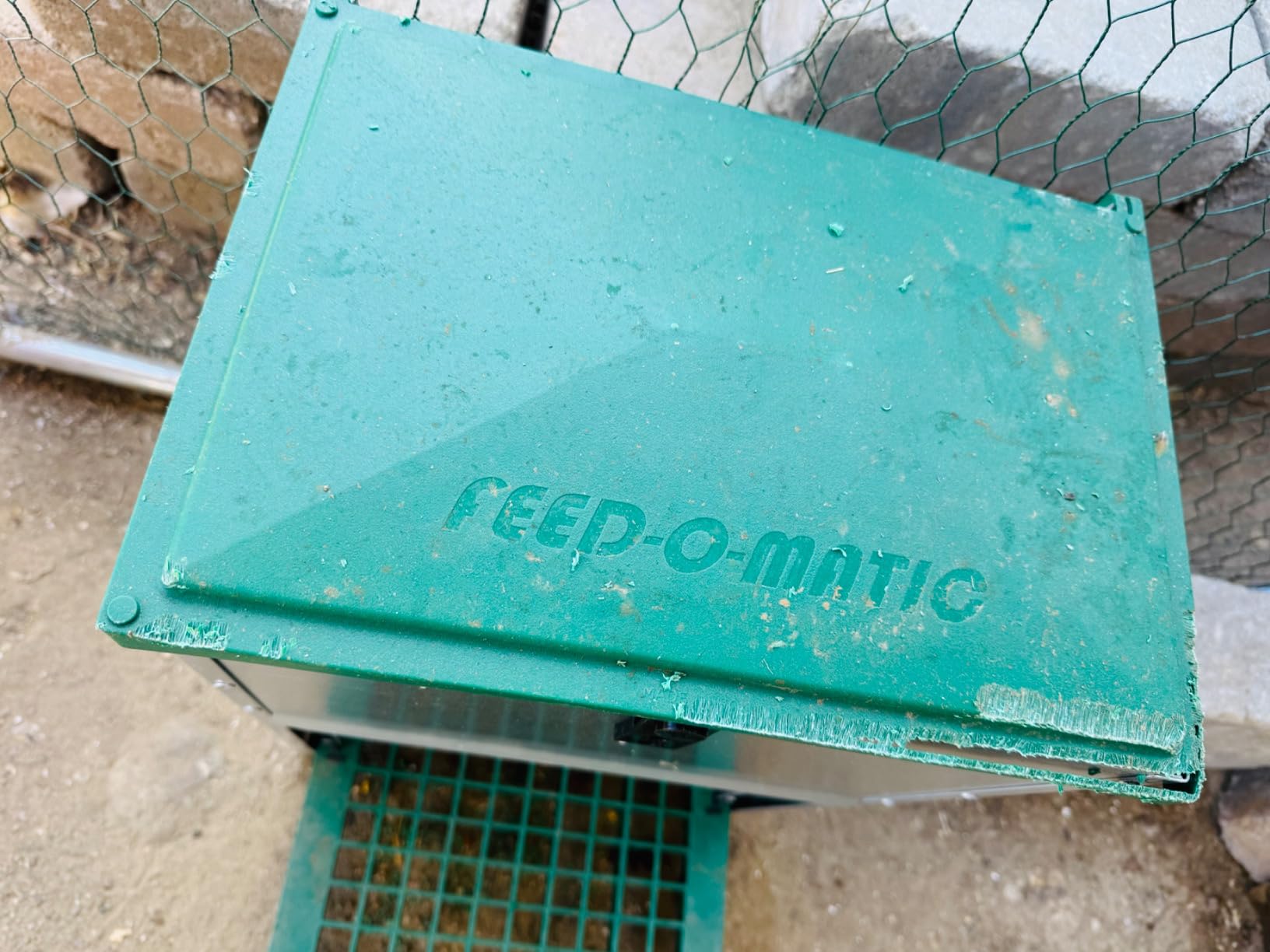 Olba B.V. Feedomatic Automatic Poultry Feeder, 12 kg customer photo 2