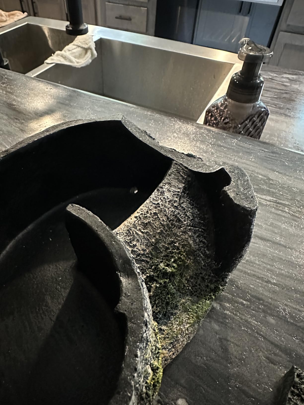 Zilla Rock Lair, Naturalistic Hide, Supports Shedding and Egg-Laying, Retains Humidity, Ideal for Snakes and Lizard, Large customer photo 2