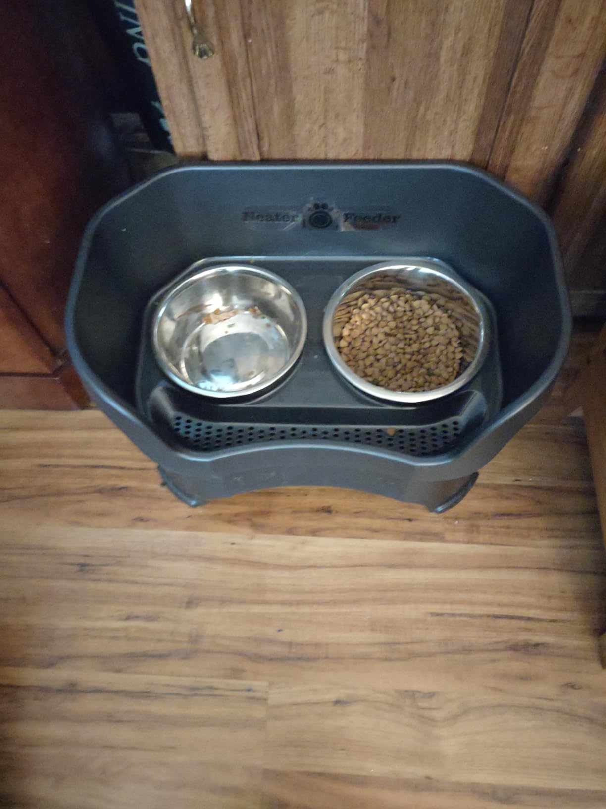 Neater Pet Brands Neater Feeder Deluxe Mess Proof Dog Bowls Elevated for Large Dogs Over 40 lbs, Made in USA, No Spill Raised Dog Food Bowl Stand Feeding Station, Food and Water Bowl Set, Black customer photo 1