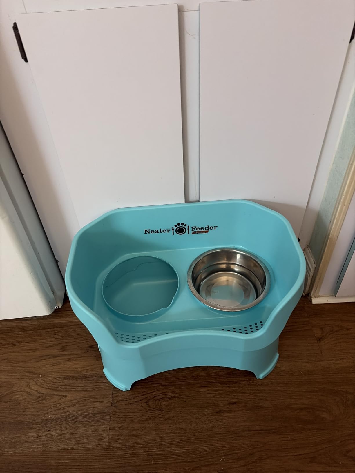 Neater Pet Brands Neater Feeder Deluxe Mess Proof Dog Bowls Elevated for Large Dogs Over 40 lbs, Made in USA, No Spill Raised Dog Food Bowl Stand Feeding Station, Food and Water Bowl Set, Black customer photo 2