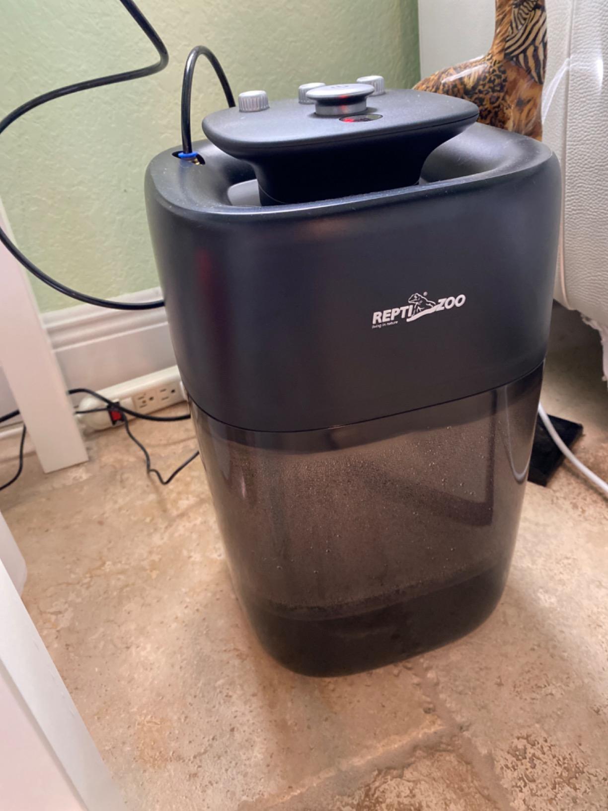 REPTI ZOO 10L Reptile Mister Fogger Terrariums Humidifier Extremely High Pressure Silent Pump Fog Machine Misting Rainforest Sprayer System Tank with 4PCS Nozzles for a Variety of Reptiles/Amphibians customer photo 1