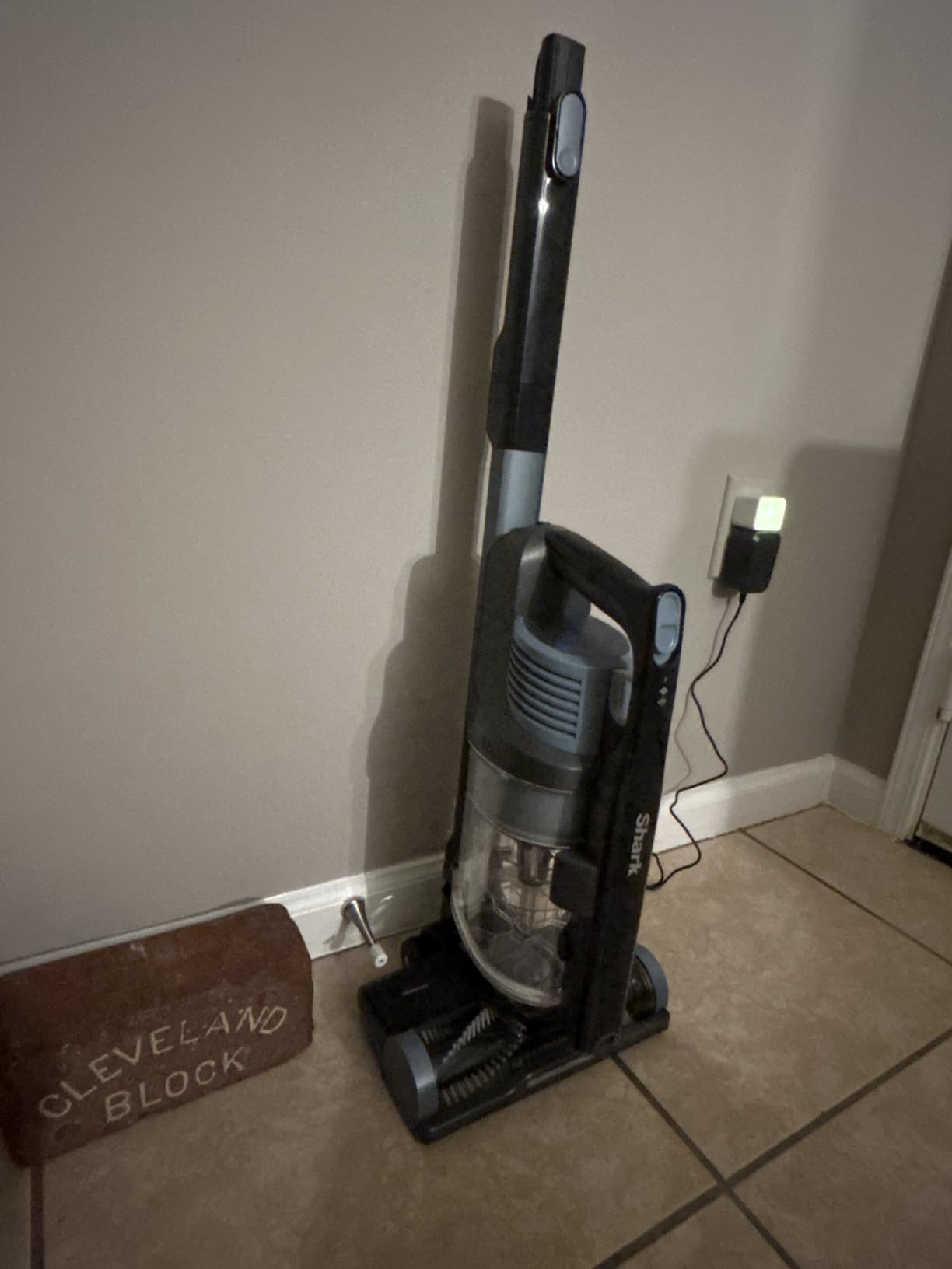 Shark Pet Cordless Stick Vacuum, Grey, IX141 customer photo 2