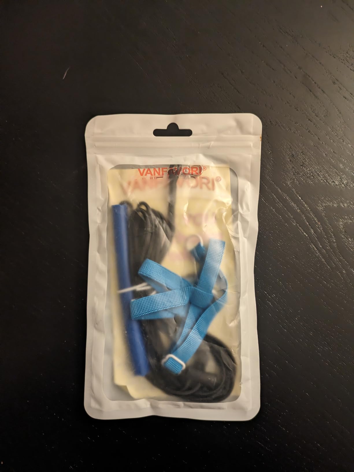 VANFAVORI Adjustable Medium Bird Harness with 80-inch Leash, M Size, Blue | For Medium Birds Parrots Weight 120-160 g. Includes a 80-inch Elastic Leash. Kit Ideal for Outdoor Flying and Training customer photo 1