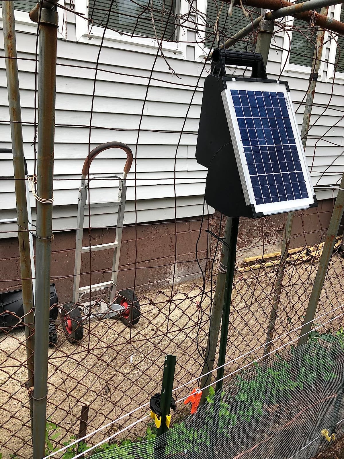 Premier 1 SolarStop™ 80 Fence Energizer - 0.8J, 10W Solar Panel | Solar powered, 0.8J output, 10W panel. Portable all-in-one. For sheep, goats, poultry, swine, cattle & horses. customer photo 1