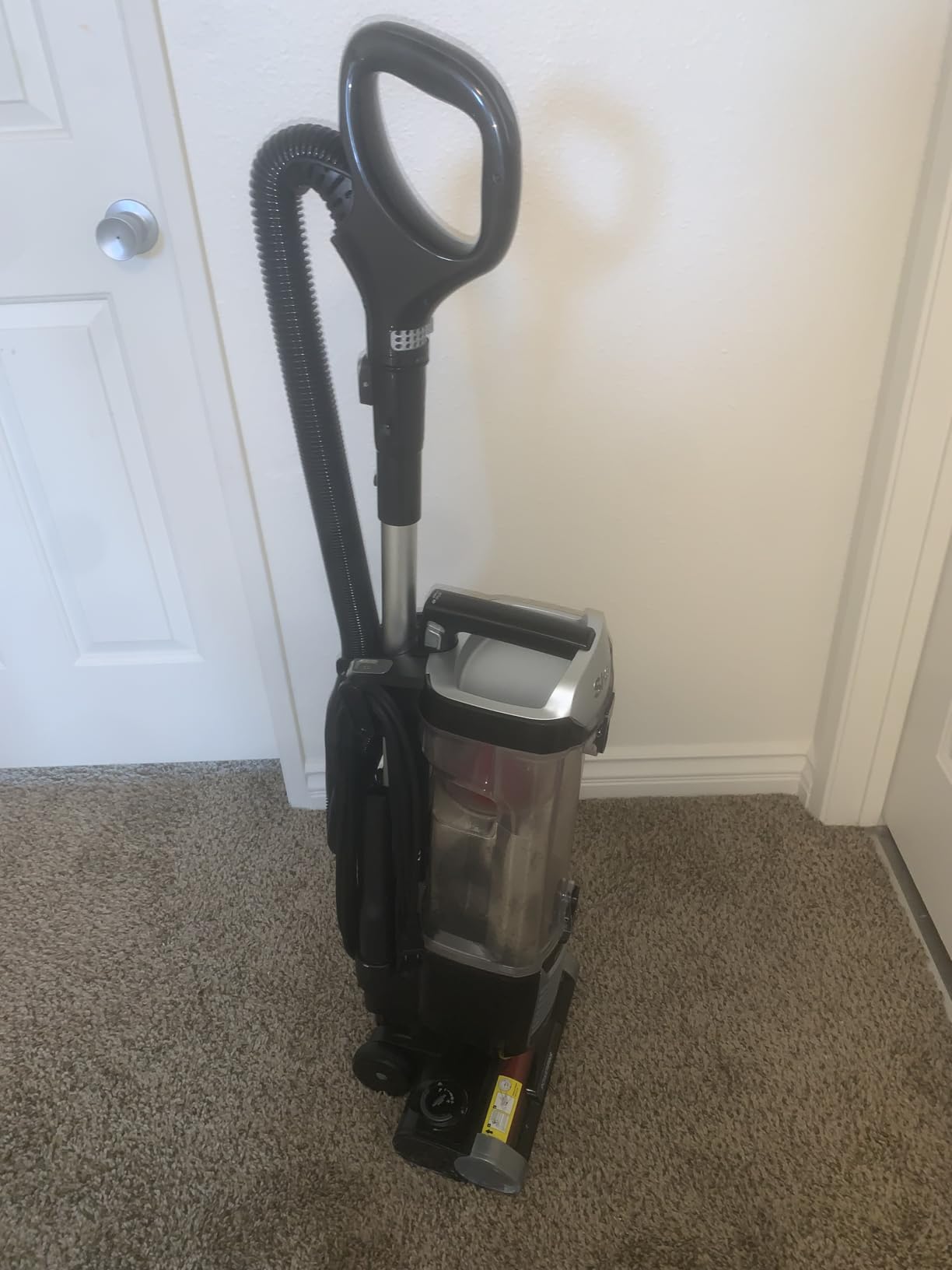 Shark ZU102 Rotator Pet Upright Vacuum with PowerFins HairPro & Odor Neutralizer Technology, Charcoal, 2.9 L Dust Cup | PowerFins HairPro, Odor Neutralizer, HEPA Seal, 3XL Dust Cup, 12-Ft Reach, Swivel Steering, Crevice and Pet Tool customer photo 1