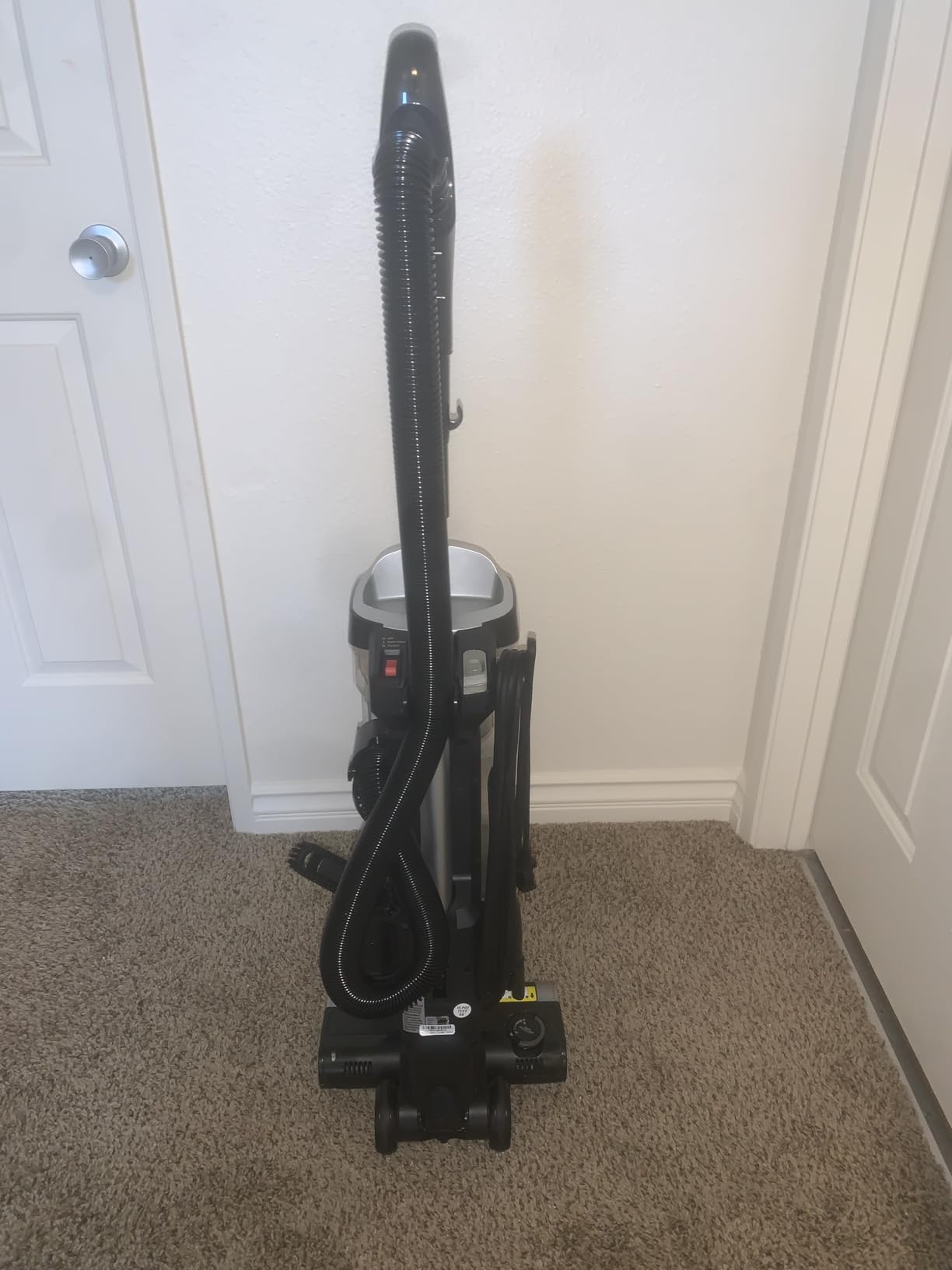 Shark ZU102 Rotator Pet Upright Vacuum with PowerFins HairPro & Odor Neutralizer Technology, Charcoal, 2.9 L Dust Cup | PowerFins HairPro, Odor Neutralizer, HEPA Seal, 3XL Dust Cup, 12-Ft Reach, Swivel Steering, Crevice and Pet Tool customer photo 2