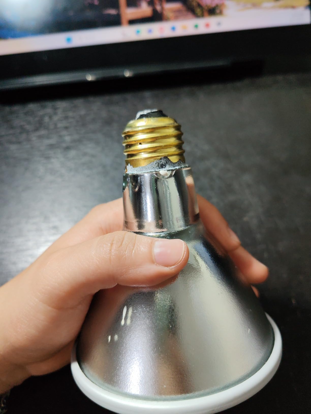 Fluker's Deep Thermal Heat Lamp for Reptiles with Carbon Infrared Technology, 50 Watt customer photo 1