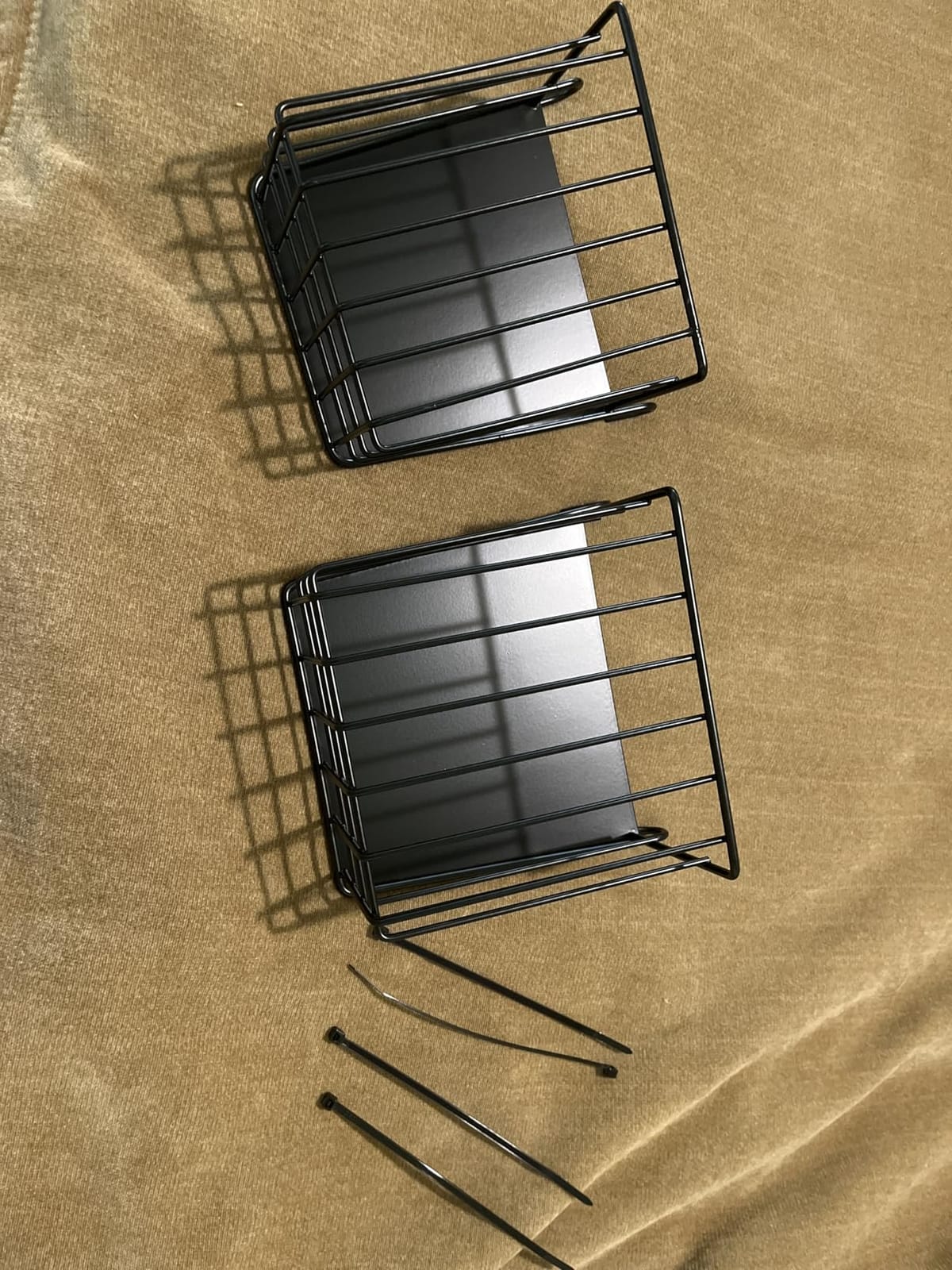 Rabbit Hay Feeder Guinea Pig Hay Holder with Hook Heavy-Duty Metal, Internal Sloping Design, Hay Feeder for Bunny, Rabbit, Chinchillas, Comes with Two Multifunctional Zippers customer photo 2