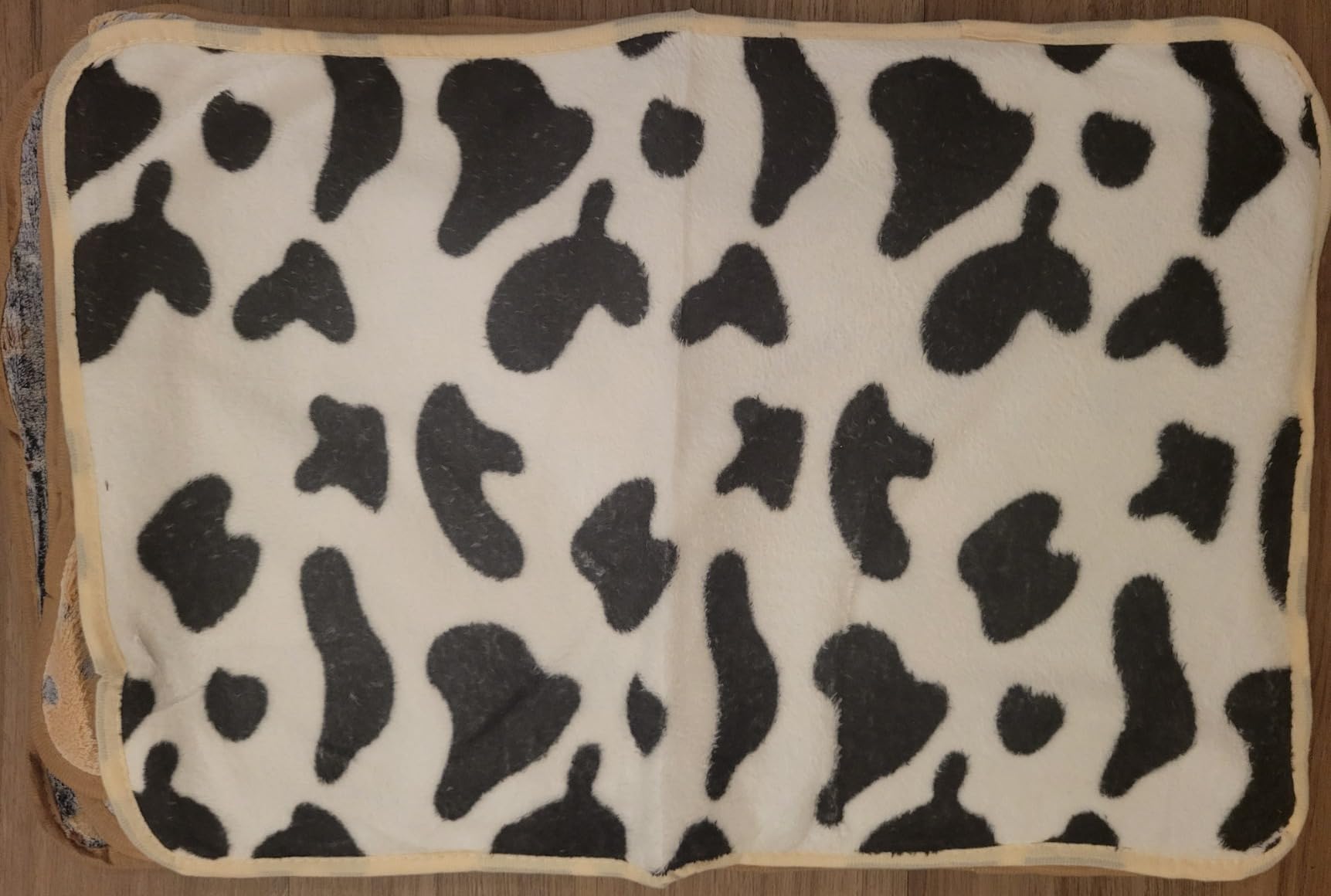 YedsIntu 6 Pcs Absorbent Guinea Pig Blankets Washable Small Animal Fleece Bedding Cage Liners Reusable Pet Pee Pad Sleep Mat Pad Cover for Hamster Ferret Rabbit Chinchilla Hedgehog (16