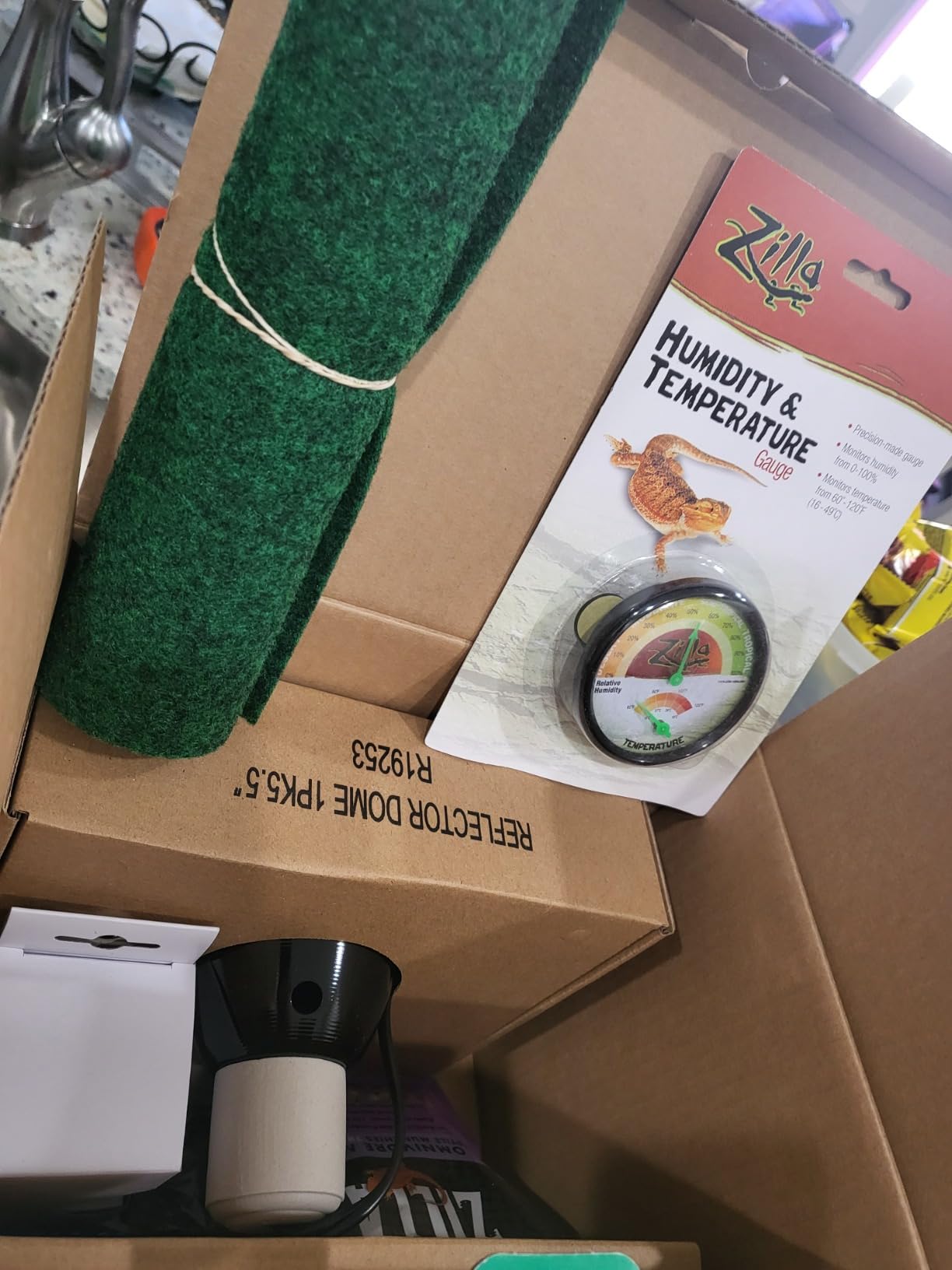 Zilla Tropical Habitat Accessory Kit, Starter Kit for Reptiles, Easy Start for Tropical-Dwelling Reptiles, Includes Lighting, Heating, Bedding and Food, Ideal for Size 10G Terrariums customer photo 2