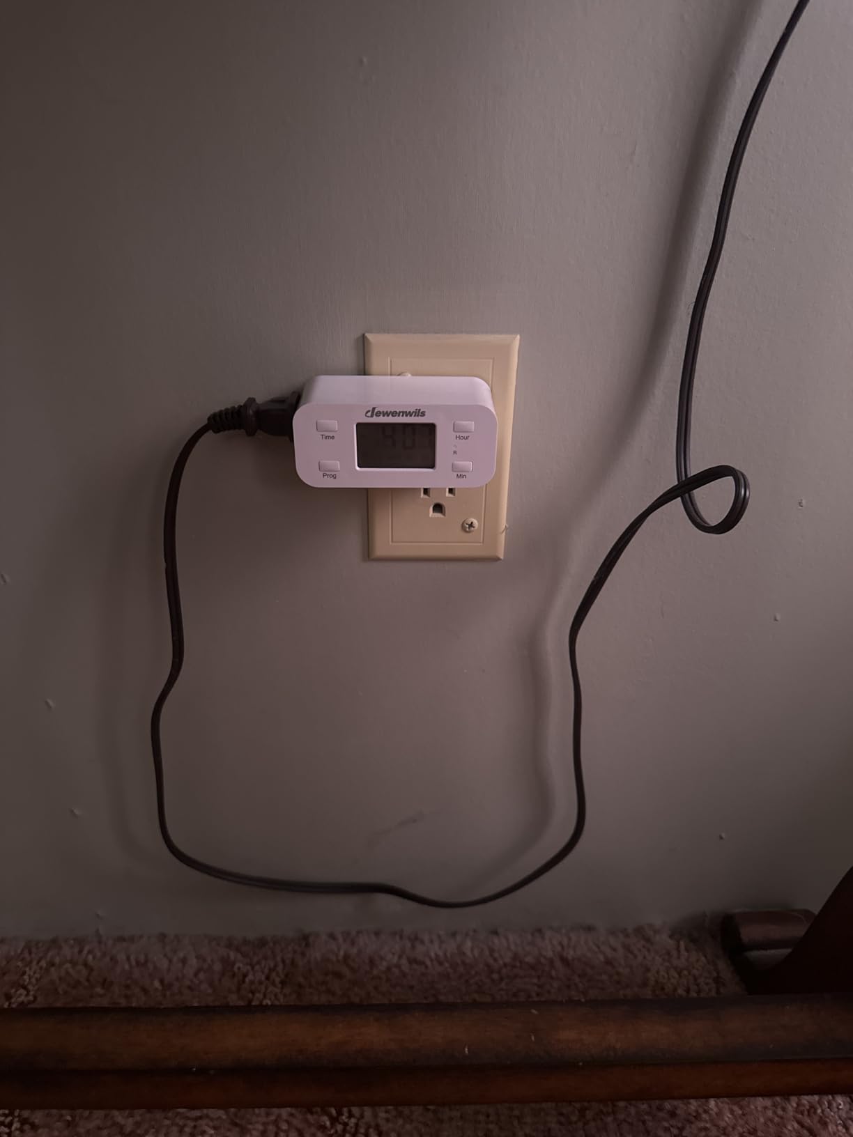 DEWENWILS Indoor 24 Hour Programmable Digital Timer Outlet, 1 Outlet,1 Pack | 3 On/Off Programs,125V/15A, 1/2 HP, 3 Prong Light Timer for Lamp,Aquarium, Christmas Decorations, Reptile Tanks,White customer photo 1