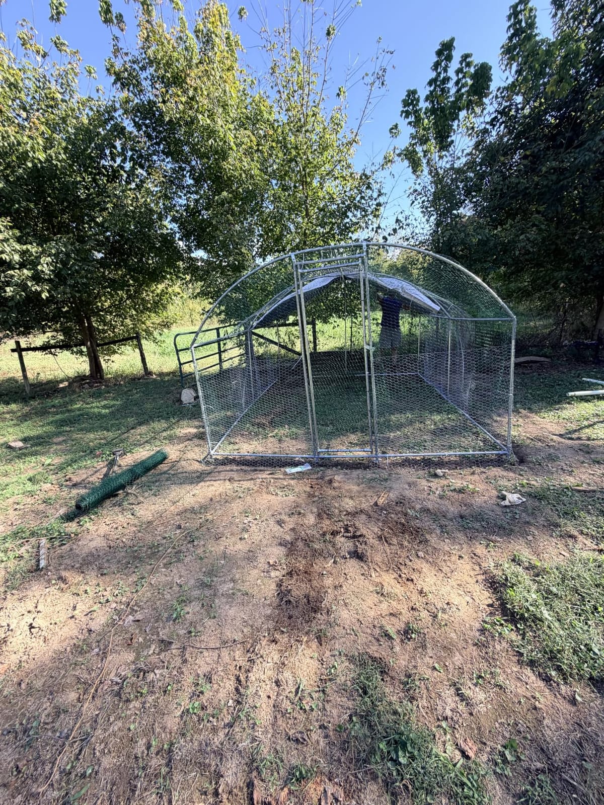 VEVOR Large Metal Chicken Coop, 9.8x13.1x6.5 ft Large Walk in Chicken Runs for Yard with Cover, Hen House Enclosure with Security Lock, Outdoor Duck Rabbit Cage Poultry Pen for Backyard, Farm, Yard customer photo 1