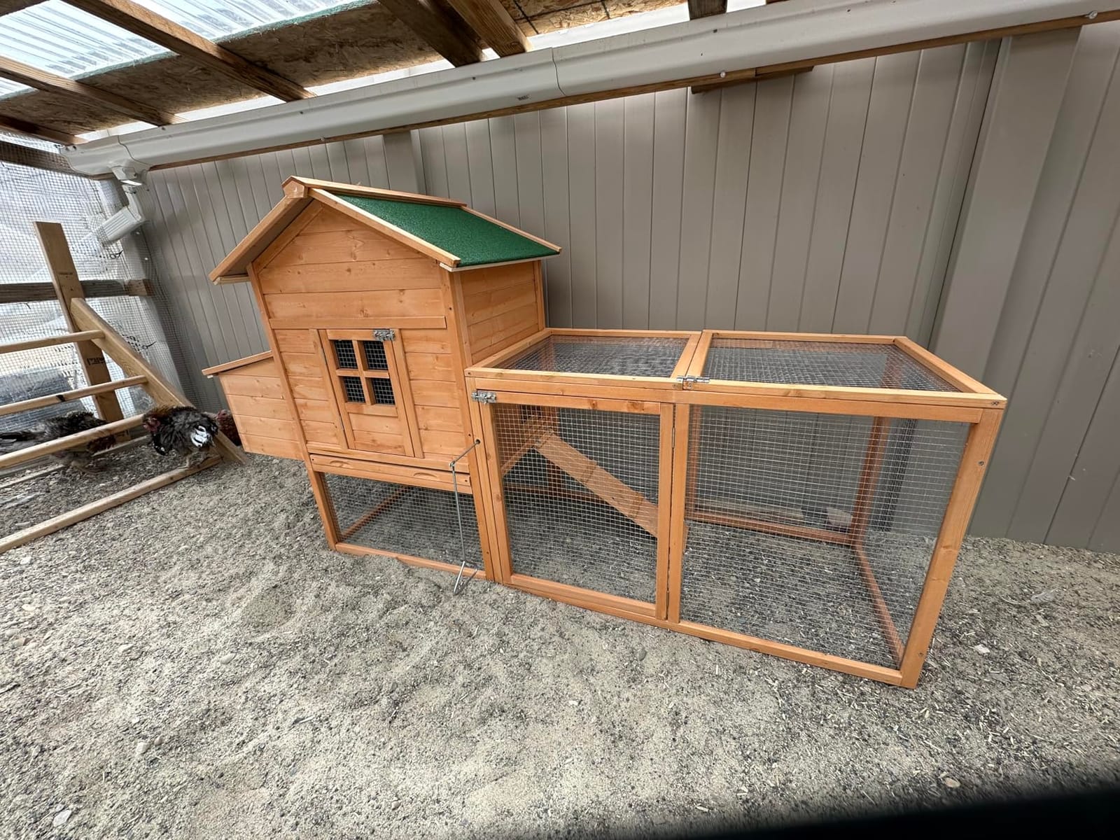 Outdoor Chicken Coop for 2-4 Chickens Wooden Hen House Poultry Pet Hutch Run Cage w/Waterproof Asphalt Roof, Ramp, Nesting Box, Wire Fence (80