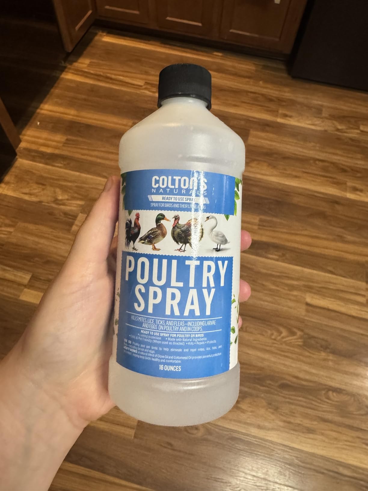 Colton's Naturals Poultry Spray 16 oz - for Chickens - Helps with Mites, Lice, Fleas & Scaly Leg - Safe for Coops, Birds & Backyard Poultry customer photo 2