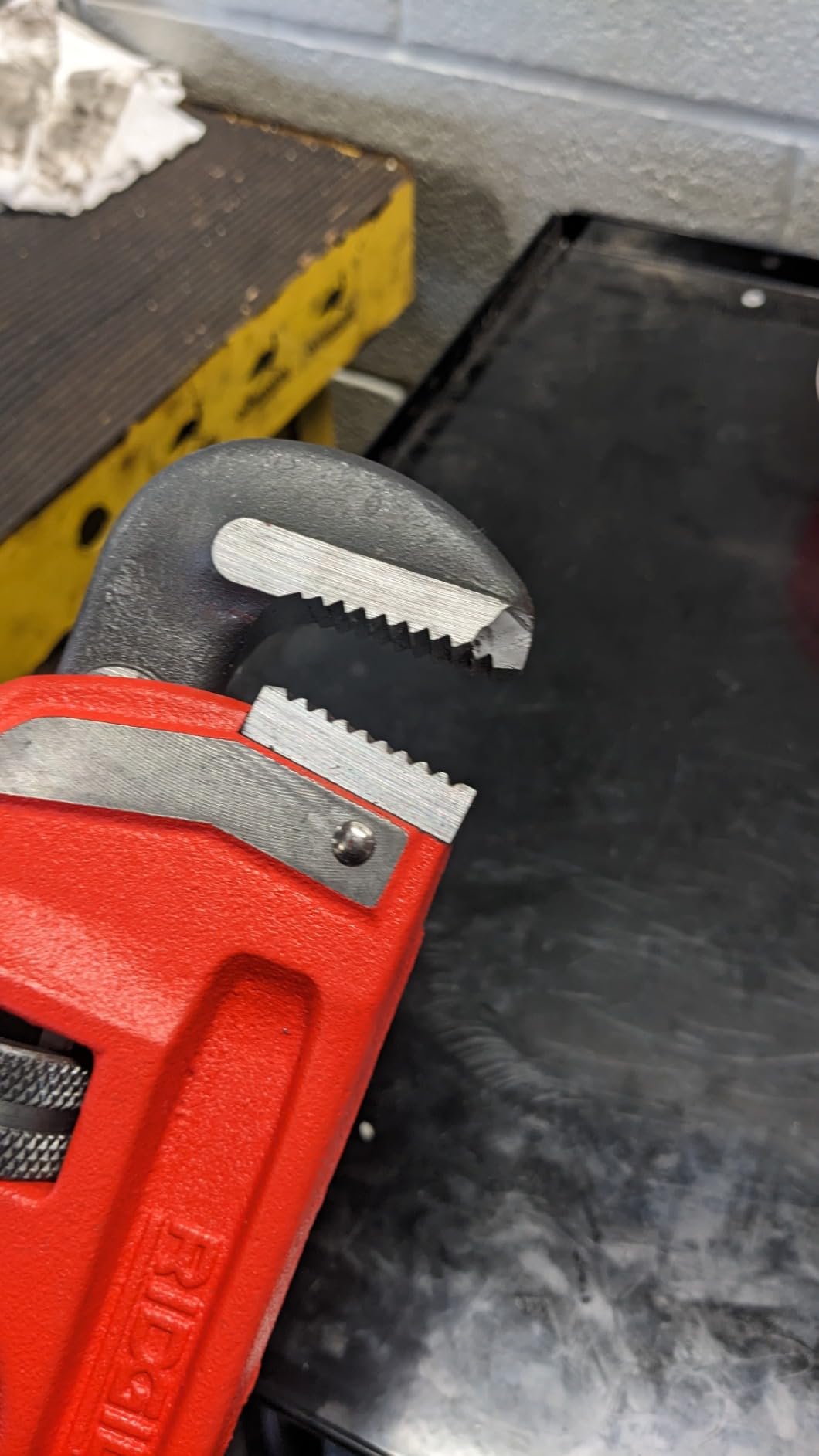 RIDGID 31010 Model 10 Heavy-Duty Straight Pipe Wrench, 10-inch Plumbing Wrench, Red, Black, 250mm (10in) customer photo 2