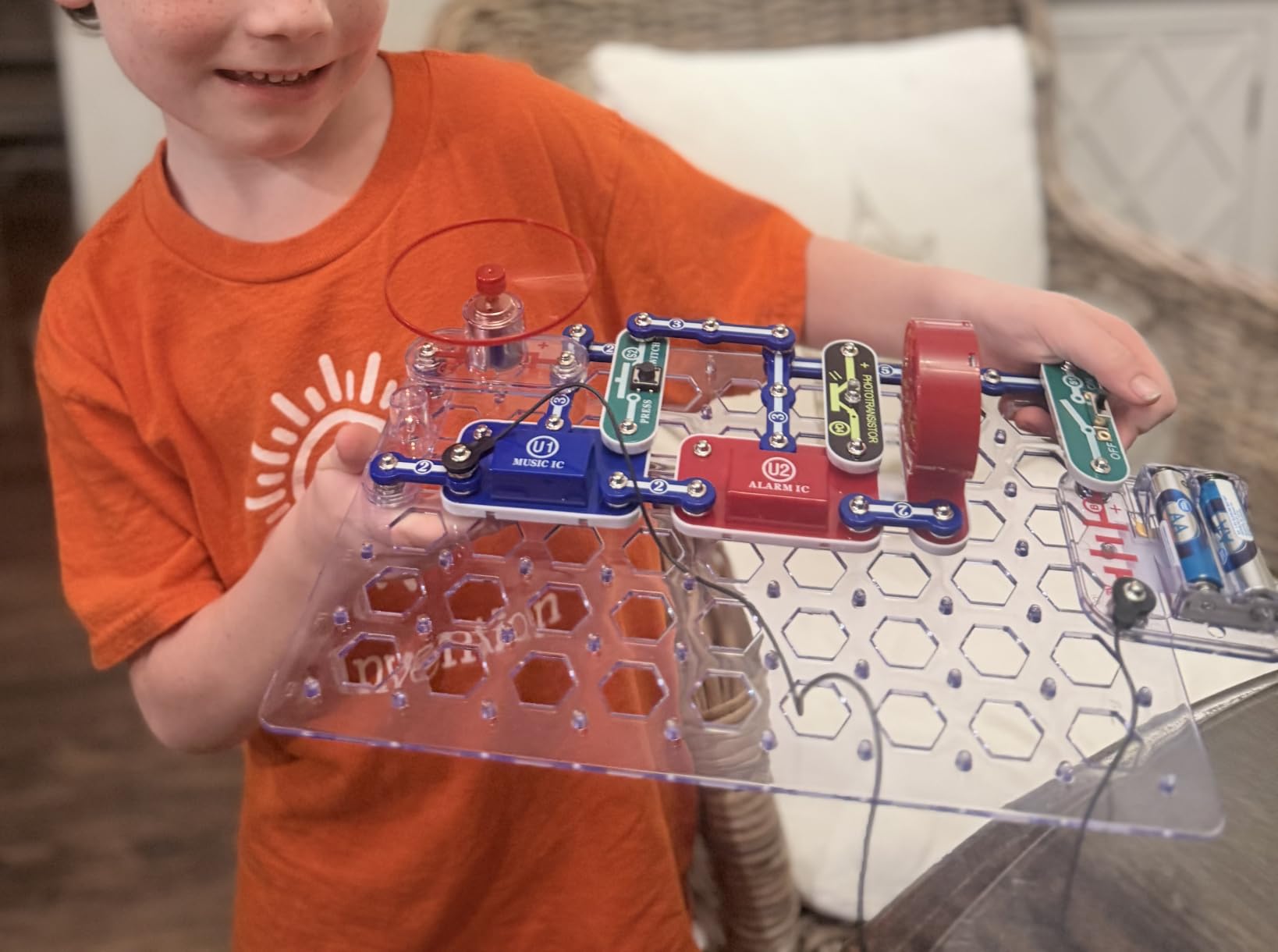 SNAP CIRCUITS Jr. SC-100 STEM Electronics Kit, 100+ Projects, Ages 8+ customer photo 2