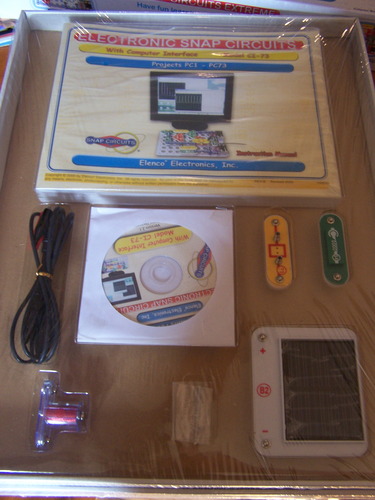 SNAP CIRCUITS Extreme SC-750 STEM Electronics Kit for Kids Ages 8+ customer photo 1