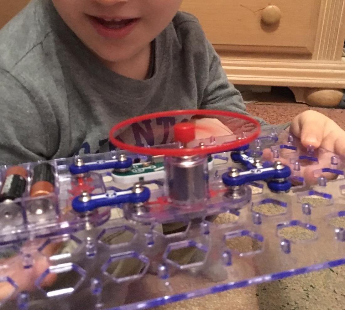SNAP CIRCUITS Extreme SC-750 STEM Electronics Kit for Kids Ages 8+ customer photo 2