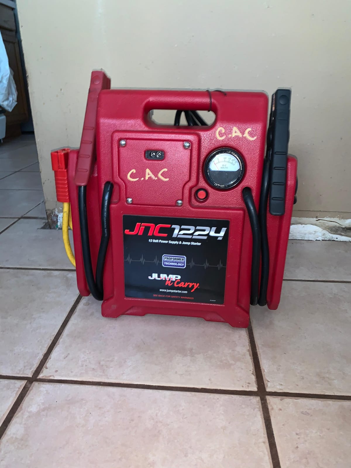 Clore Automotive Jump-N-Carry JNC1224 3400/1700 Peak Amp 12/24V Jump Starter customer photo 1