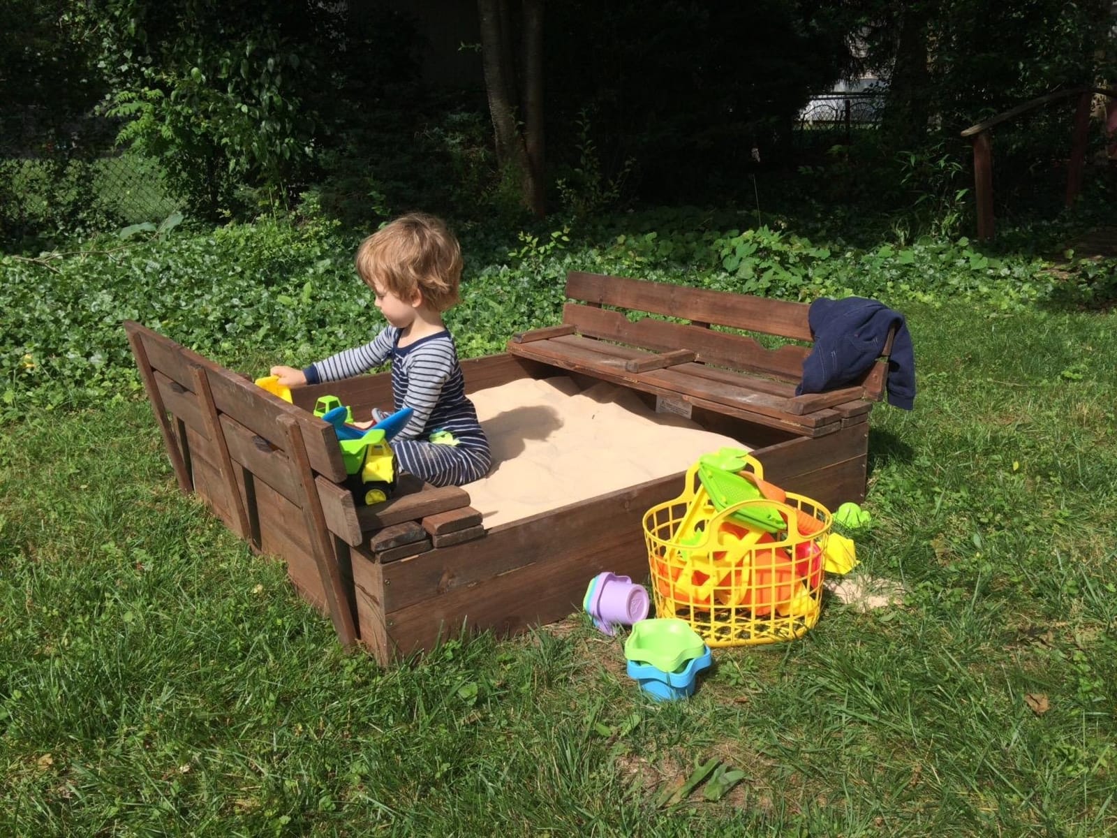 Badger Basket Cedar Sandbox with Lid & Benches - Outdoor Wooden Sandbox for Kids with Folding Cover - Large Backyard Playset (46.5 x 46.5 x 9.5) customer photo 1