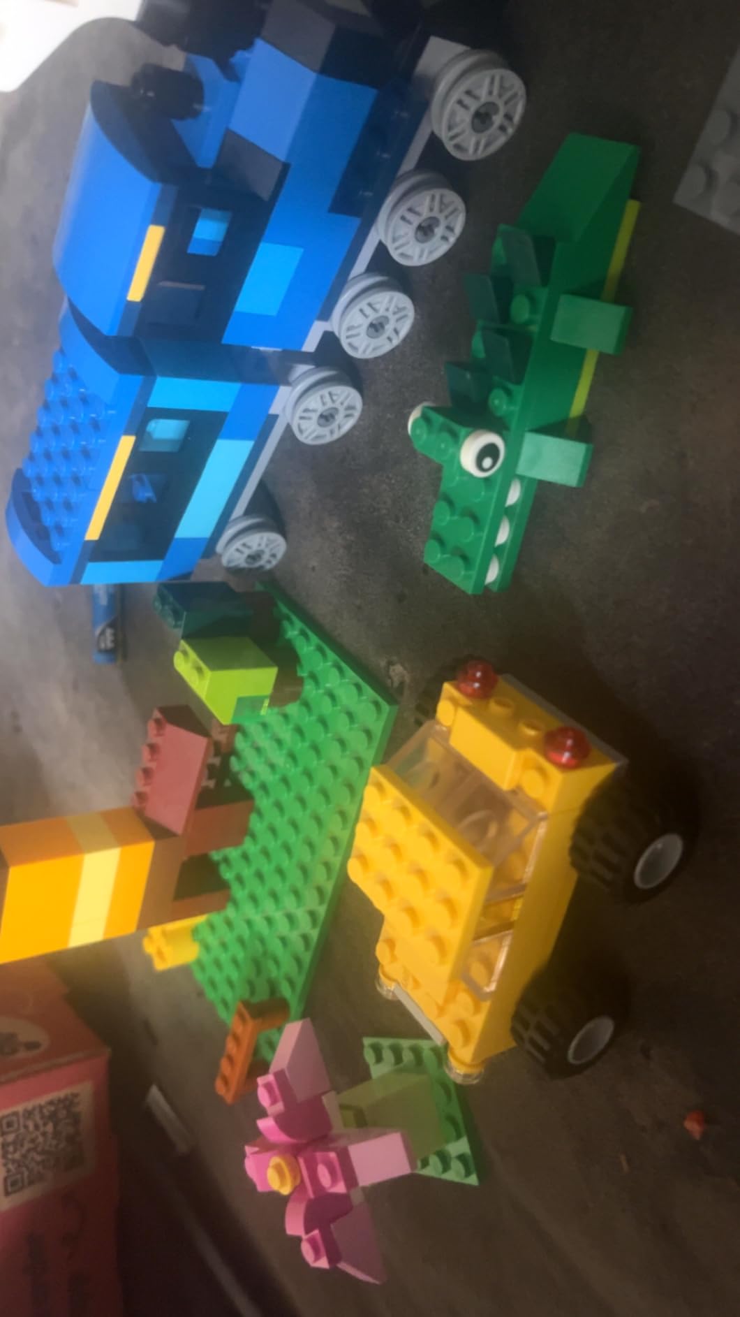 LEGO Classic Medium Creative Brick Box 10696 customer photo 1
