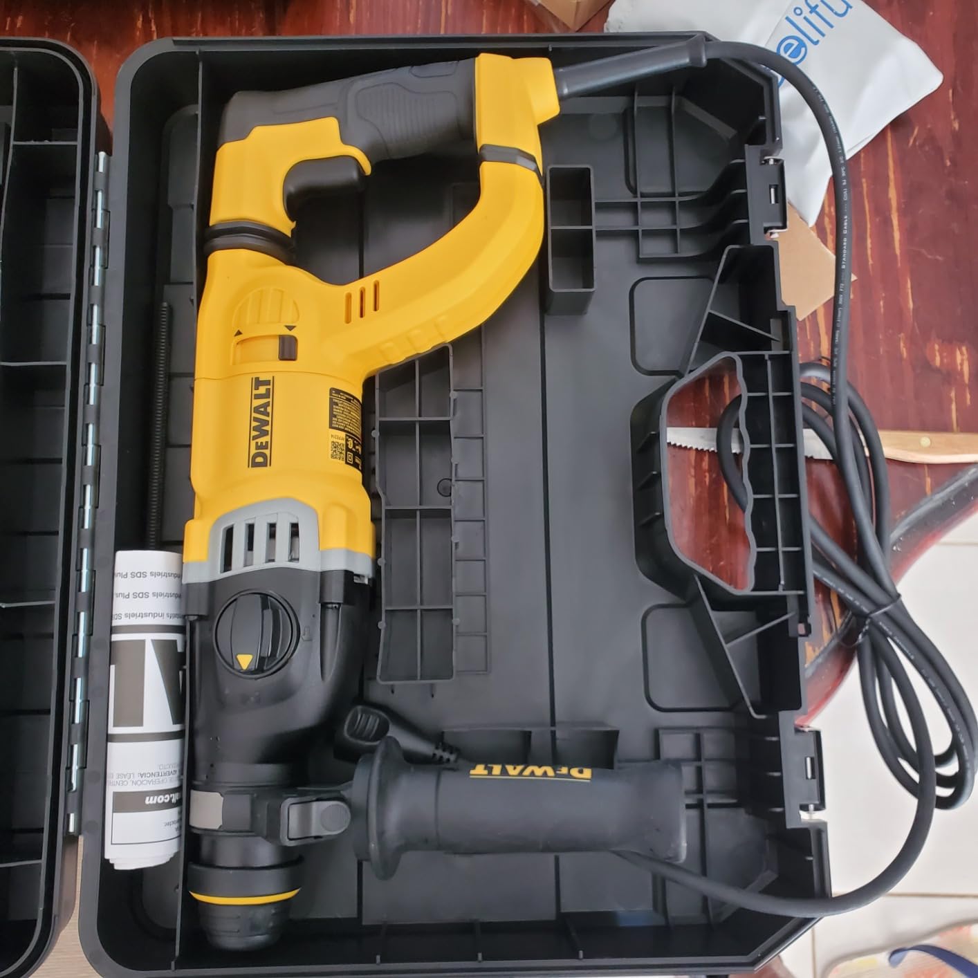 DEWALT SDS Rotary Hammer Drill, Vibration Control Shocks, 115 Volts, Corded (D25263K) customer photo 1