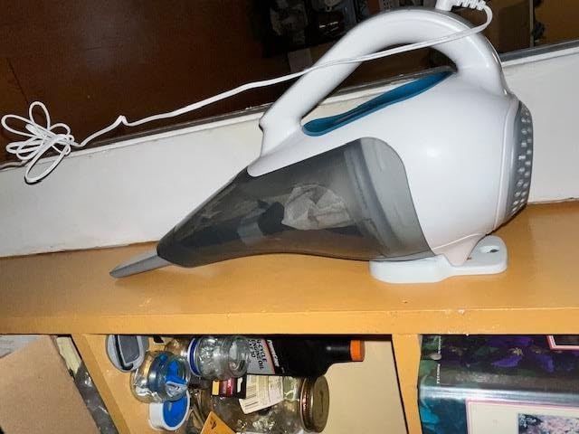 BLACK+DECKER dustbuster Cordless Handheld Vacuum, Portable Vacuum for Car and Home Rechargeable, Powerful Suction, Wide Mouth (HHVI315JO42) customer photo 2