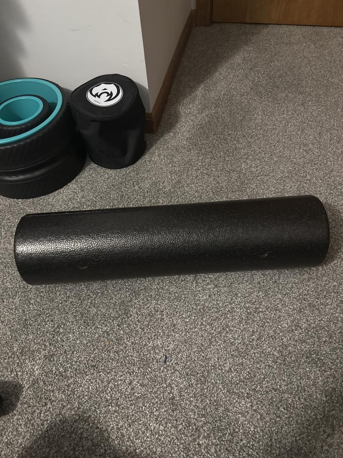 Amazon Basics High Density Foam Roller for Exercise and Recovery, 24 Inches, Black customer photo 2