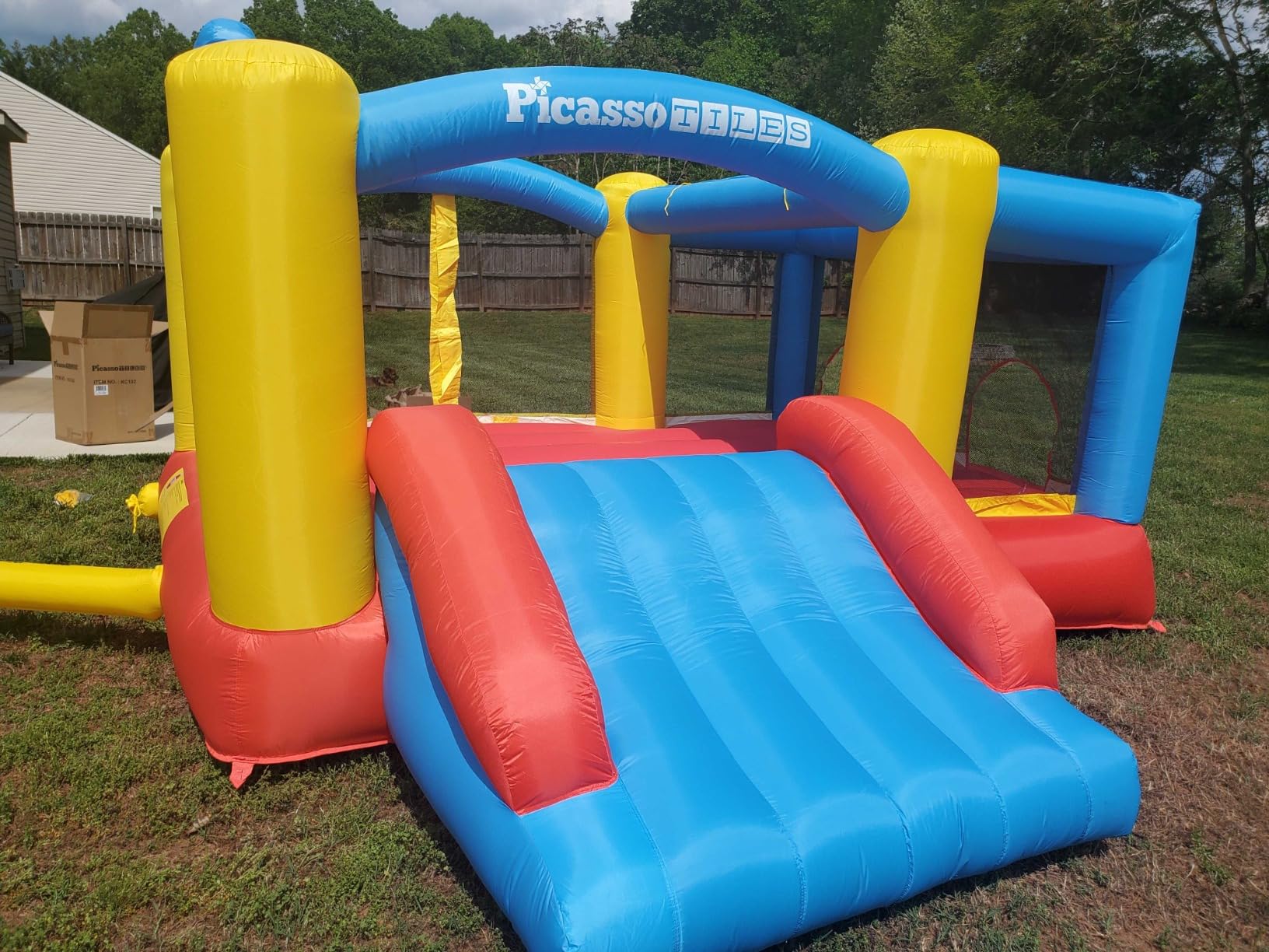 [Upgrade Version] PicassoTiles KC102 12x10 Foot Inflatable Bouncer Jumping Bouncing House, Jump Slide, Dunk Playhouse w/Basketball Rim, 4 Sports Balls, Full-Size Entry, 580W ETL Certified Blower customer photo 2