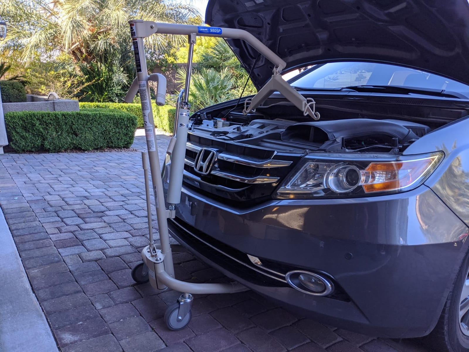 Invacare Hydraulic Patient Lift, Lightweight Transfer Lift Chair with 450 lb Weight Capacity, Bent Mast for Safer Transfers, 6-Point Padded Swivel Bar, Floor-to-Bed Height Range for Fall Recovery customer photo 2