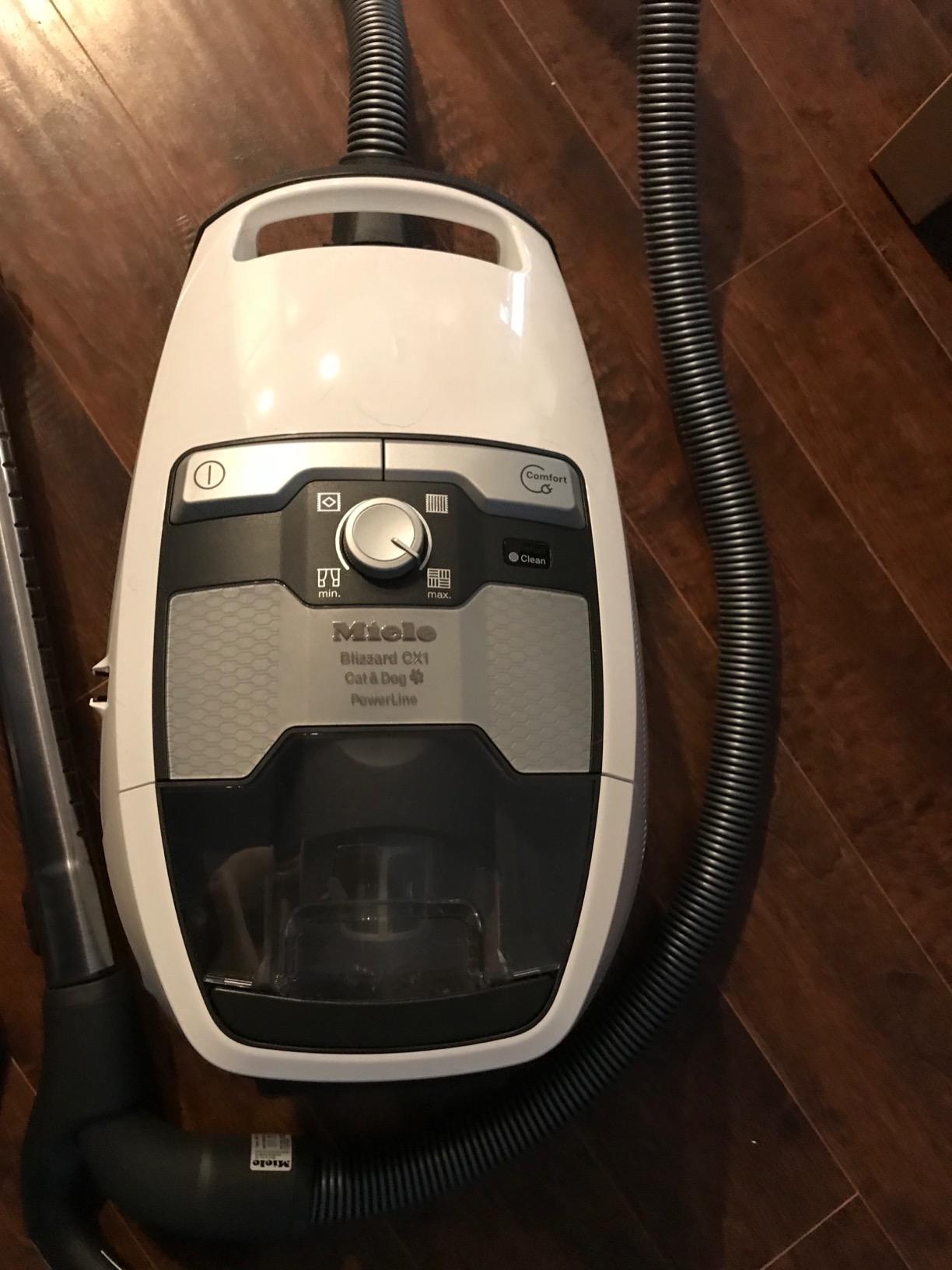 Miele Blizzard CX1 Cat & Dog Bagless Canister for Deep Carpet Cleaning customer photo 2