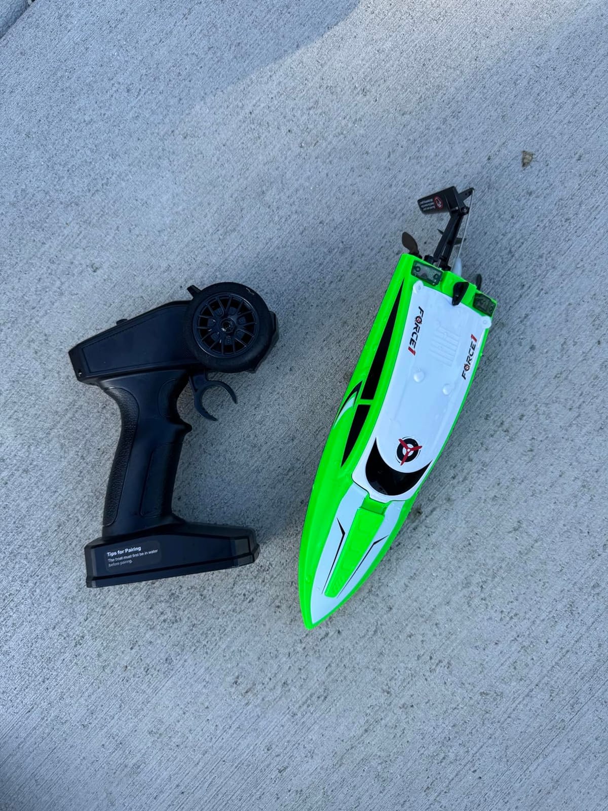 Force1 Velocity Green Fast RC Boat- Remote Control Boats for Adults and Kids, Underwater Speed Racing Mini RC Toy for Pools and Lakes, 2.4GHZ Transmitter, 2 Rechargeable Batteries, Low Battery Alert customer photo 1