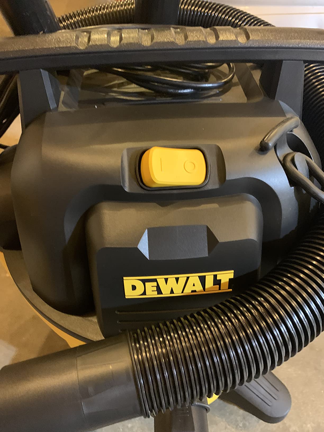 DEWALT 12 Gallon Poly Wet/Dry Vac, 5.5 HP Shop Vacuum Wet Vacuum Cleaner for Workshop, Jobsite, Commericial Area, Large Pick-Up Capacity, Yellow,DXV12P customer photo 1
