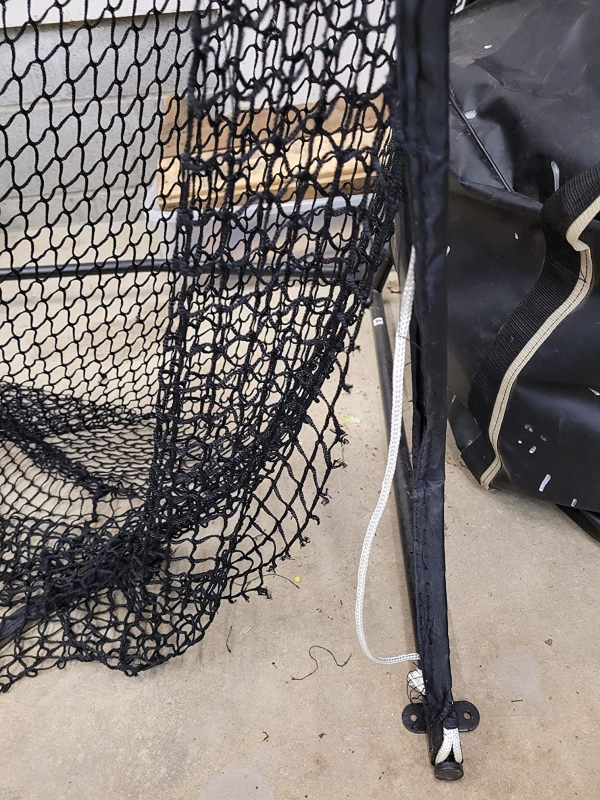 Amazon Basics Portable Golf Net, Practice Hitting Net for Indoor/Outdoor, Quick Setup, Black customer photo 1