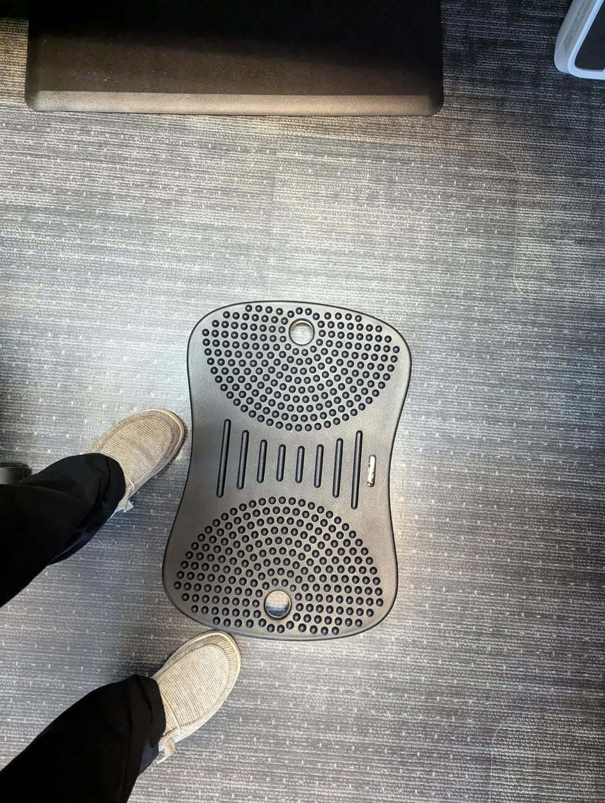 FEZIBO Standing Desk Mat Balance Board, Obsidian Black customer photo 2