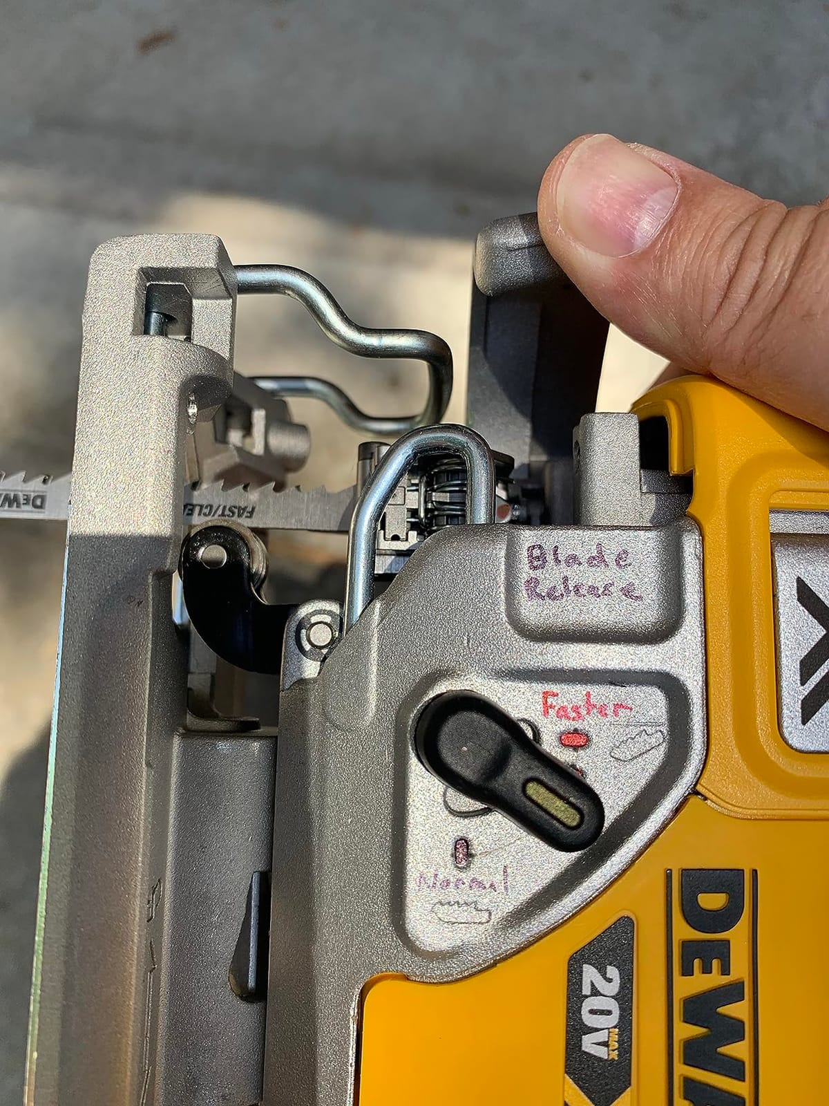 DEWALT 20V MAX XR Jig Saw, 3,200 Blade Speed, Cordless, Brushless Motor, LED Light, Bare Tool Only (DCS334B) customer photo 1