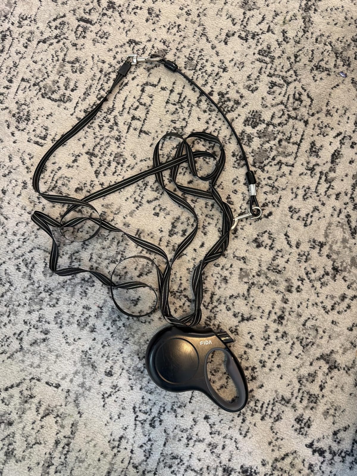 Fida Retractable Dog Leash, 16 ft Dog Walking Leash for Small Dogs up to 26 lbs, 360° Tangle Free, Black customer photo 2
