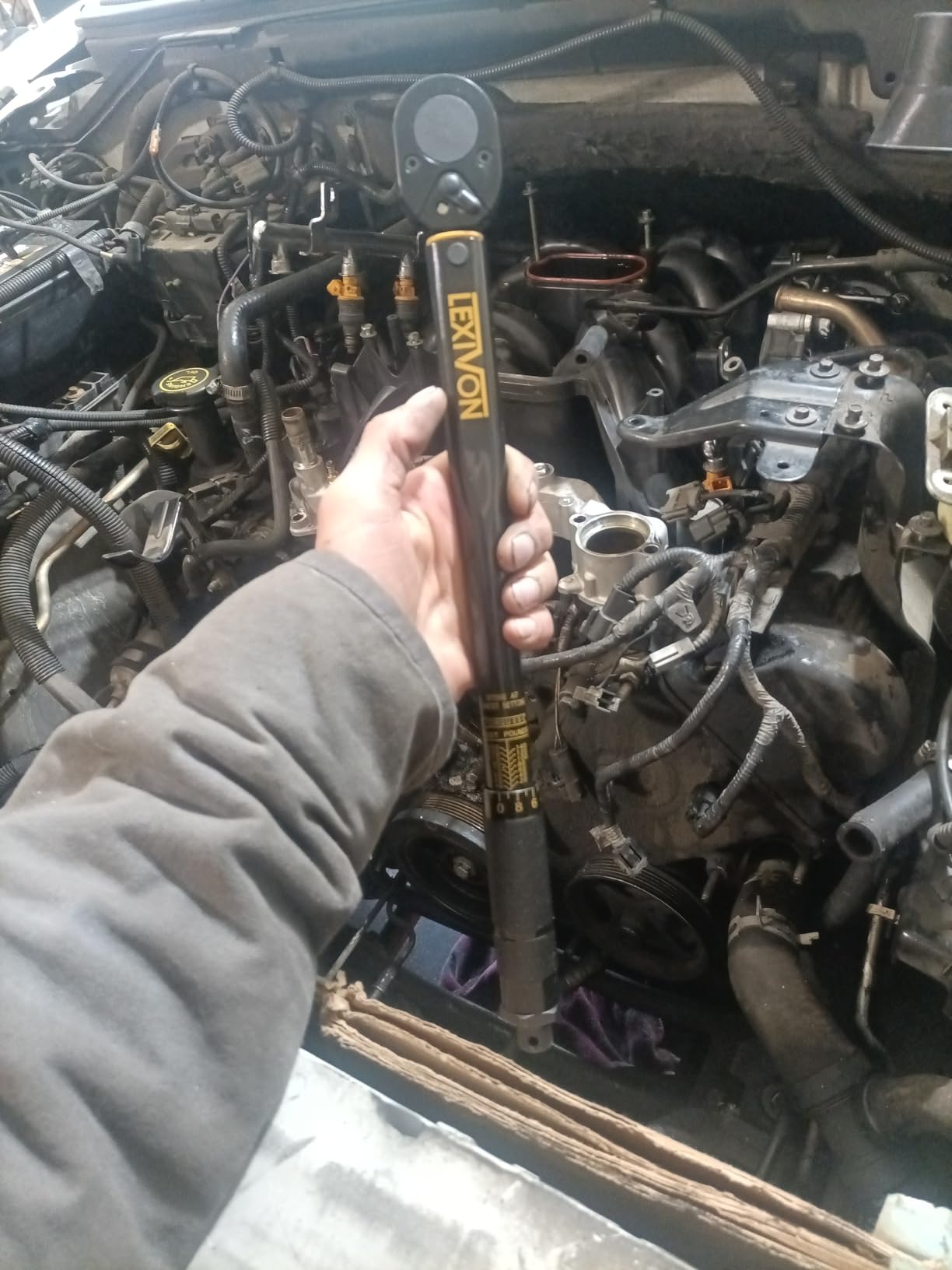 LEXIVON Torque Wrench 1/2-Inch Drive Click 10~150 Ft-Lb/13.6~203.5 Nm (LX-183) customer photo 1