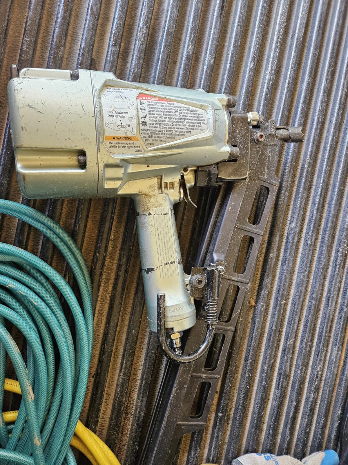 Metabo HPT Framing Nailer, Pneumatic Selectable Trigger, 21°, NR83A5 customer photo 2