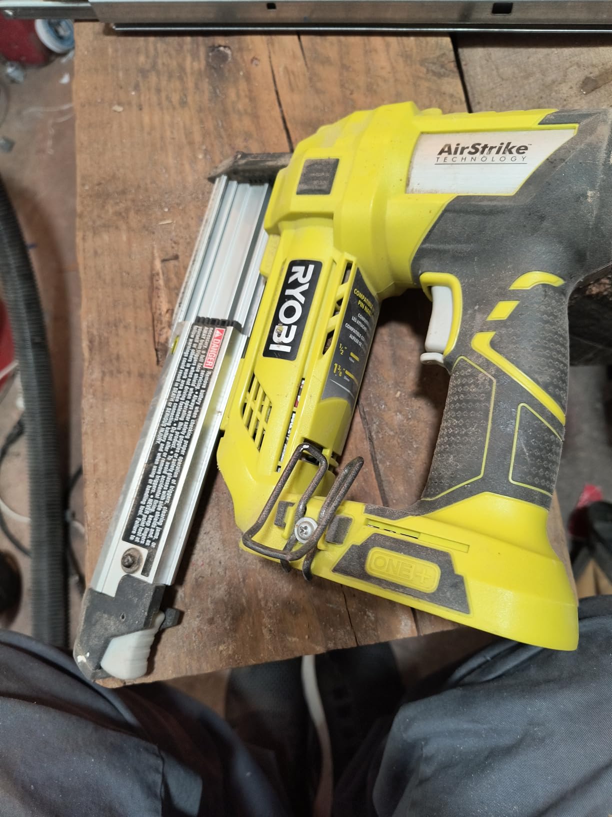 Ryobi 18-Volt ONE+ Lithium-Ion Cordless AirStrike 23-Gauge 1-3/8 inch Headless Pin Nailer (Tool Only) customer photo 2
