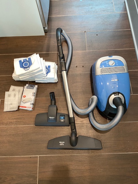 Miele Classic C1 Turbo Team Vacuum for Hard Floors & Low-Med Pile Carpet customer photo 1