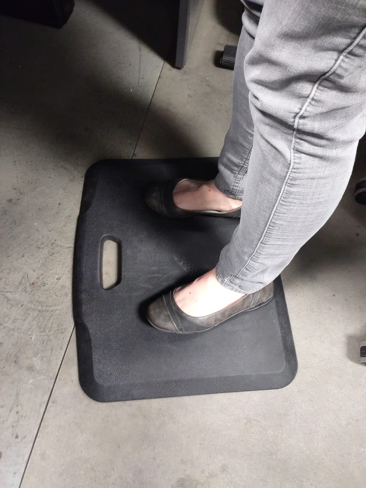 Mount-It! Anti Fatigue Floor Mat, 18x22, Black customer photo 1