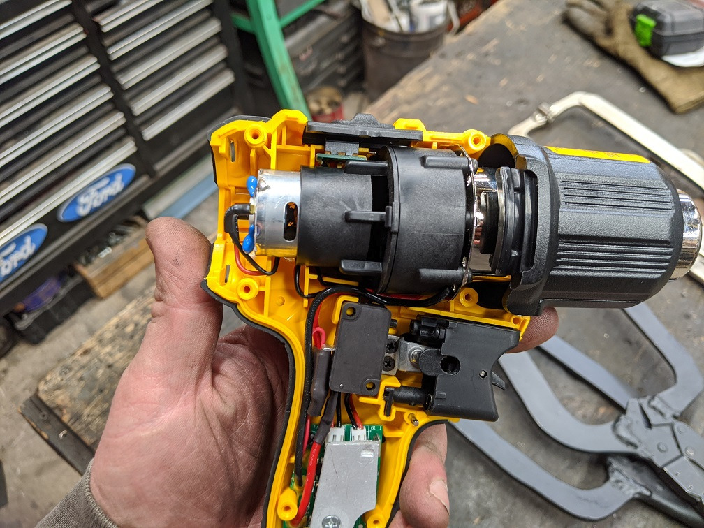 DEWALT 20V MAX Heat Gun, Cordless, Up to 990 Degrees, 42 Minutes of Run Time, LED Light, Heatgun with Flat and Hook Nozzle Attachments,Tool Only (DCE530B) customer photo 1