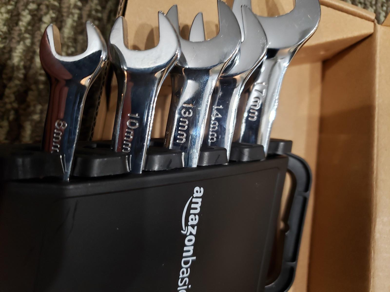 Amazon Basics 72-Tooth Ratcheting Combination Wrench Set, Chrome Vanadium Steel Flex Head, 5-Piece Metric, 180° Flexible customer photo 1