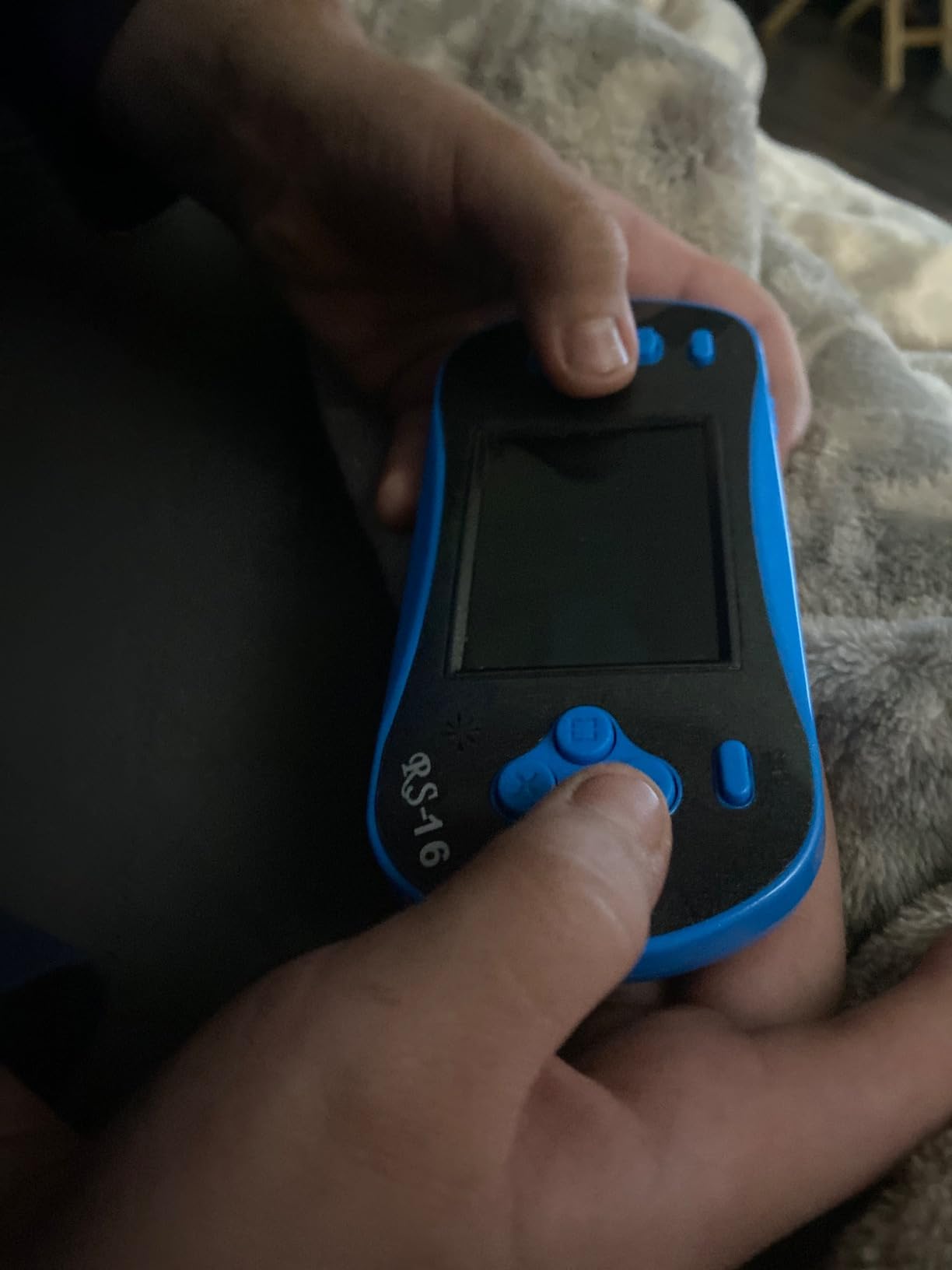 Handheld Game for Kids - FAMILY POCKET RS16 Portable Classic Controller 260 Game 2.5 inch LCD Retro Arcade Video Game System Children's Birthday Gift (Blue) customer photo 1