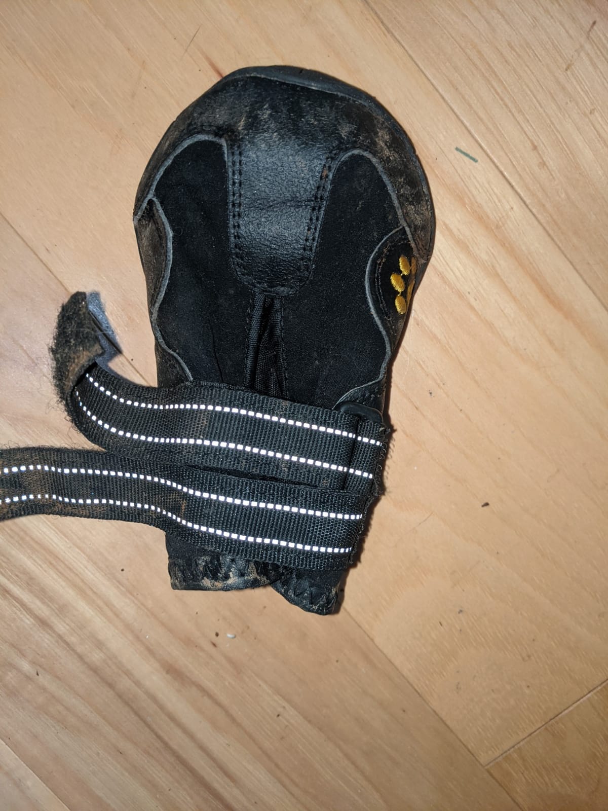 Waterproof Dog Boots, Dog Outdoor Shoes for Medium to Large Dogs with Two Reflective Fastening Straps and Rugged Anti-Slip Sole (2.56