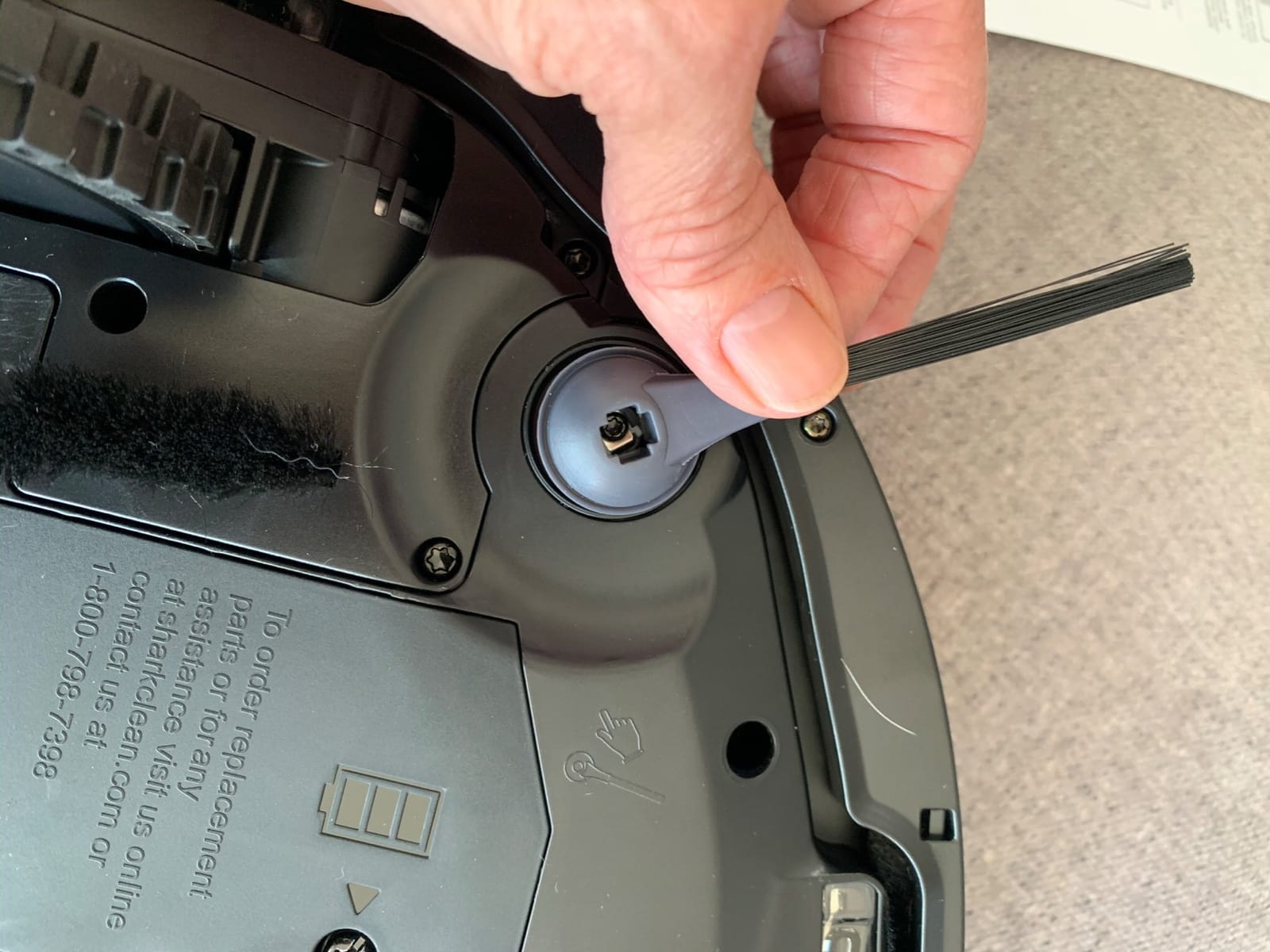 Shark IQ App-Controlled Self-Emptying Robot Vacuum, RV100AE/UR1000SR - Black (Renewed) customer photo 1